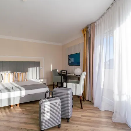 & Trzy Wyspy 斯维诺乌伊希切