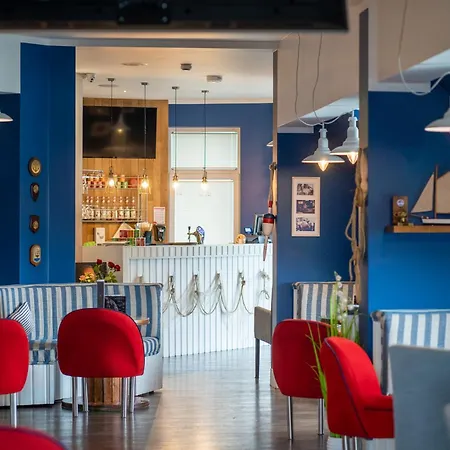 & Trzy Wyspy 슈비노우이스쳬