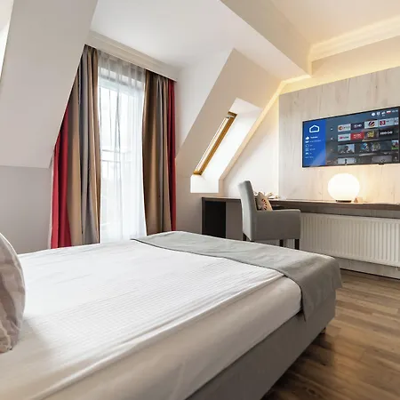 & Trzy Wyspy Otel 3*