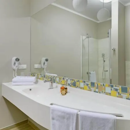 酒店 & Trzy Wyspy 斯维诺乌伊希切