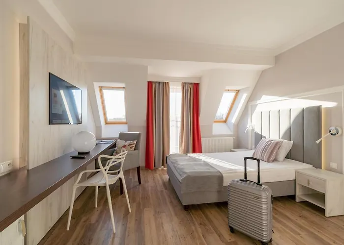 & Trzy Wyspy Otel 3*